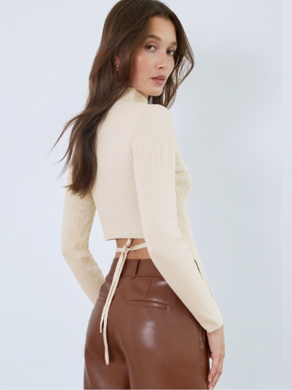 Babaton *RED Sculpt Knit Tie-Back Longsleeve Rib-knit mock-neck longsleeve S